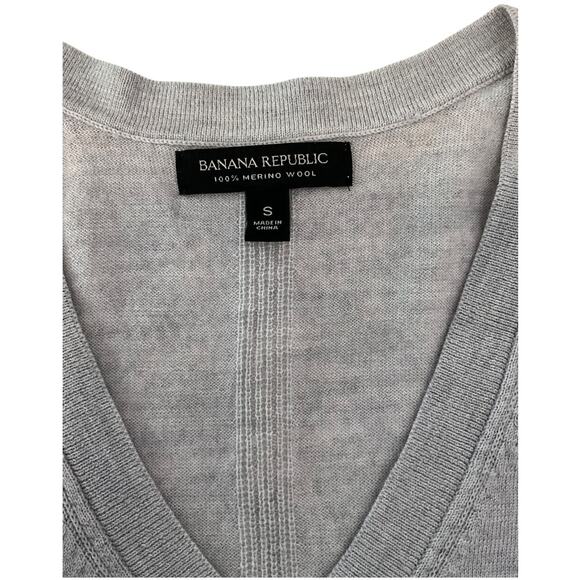 Banana Republic 100% Merino Wool V-Neck Sweater – Gray – Size Small – NWOT - Picture 6 of 10